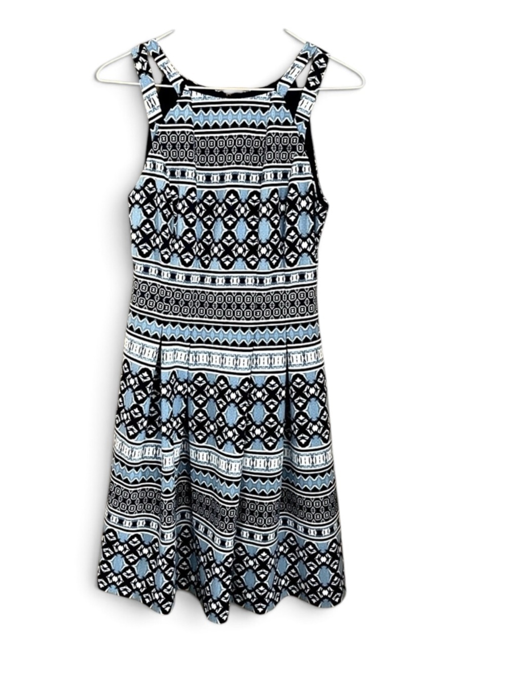 Vince Cumato Blue/ White Pattern Sleeveless Swing Midi Dress